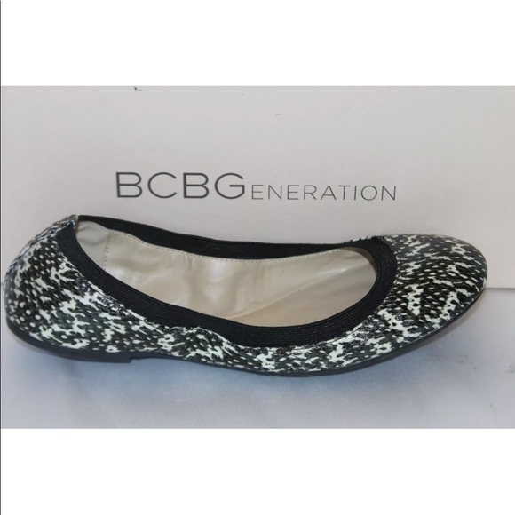 New BCBGgeneration black snake elasticized ballet - Picture 2 of 8